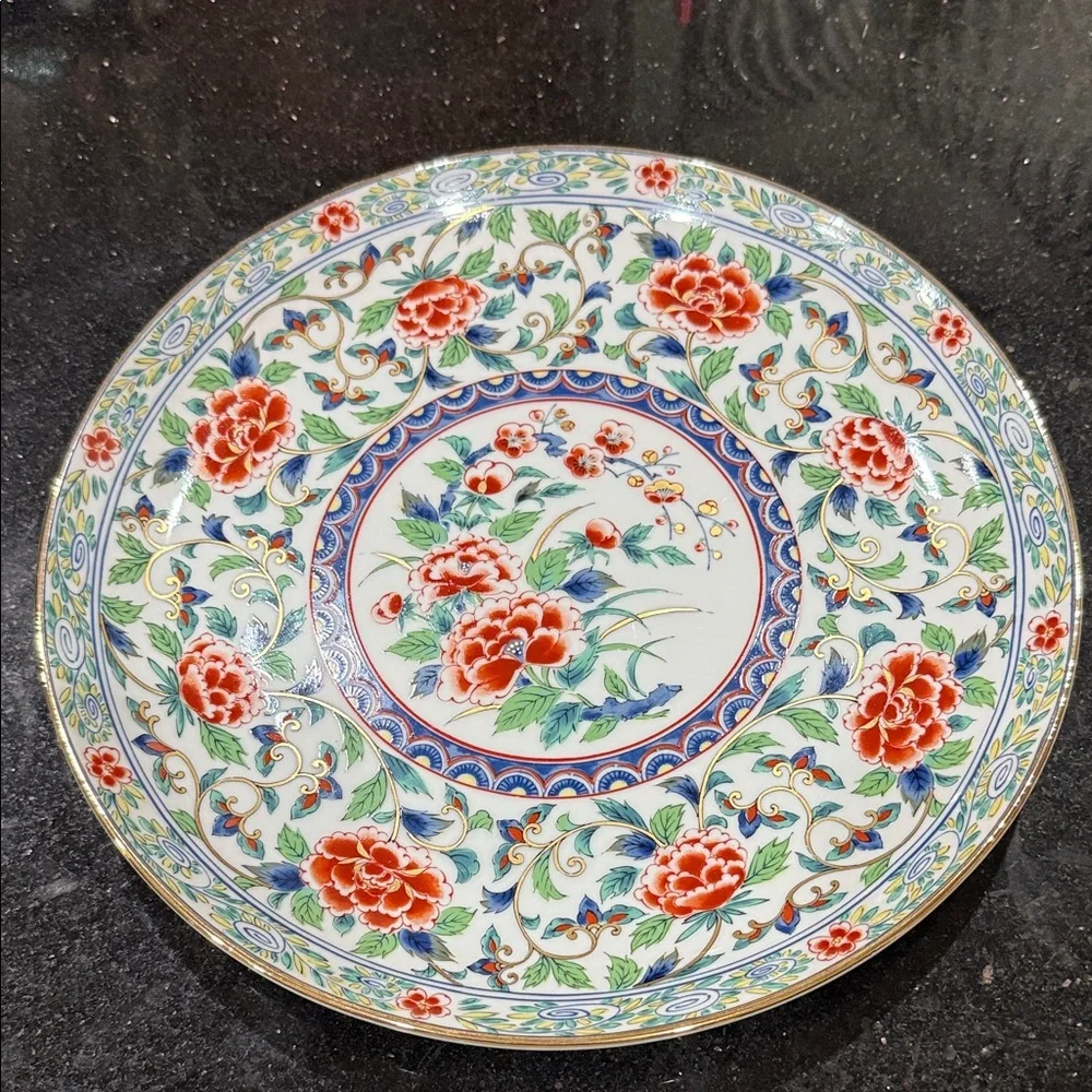 Exquisite Floral Patterned Plate - Picture 3 of 5
